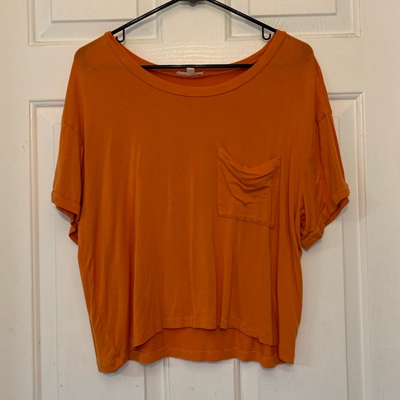 Zenana Outfitters Tops - 🌻Orange flowy t-shirt